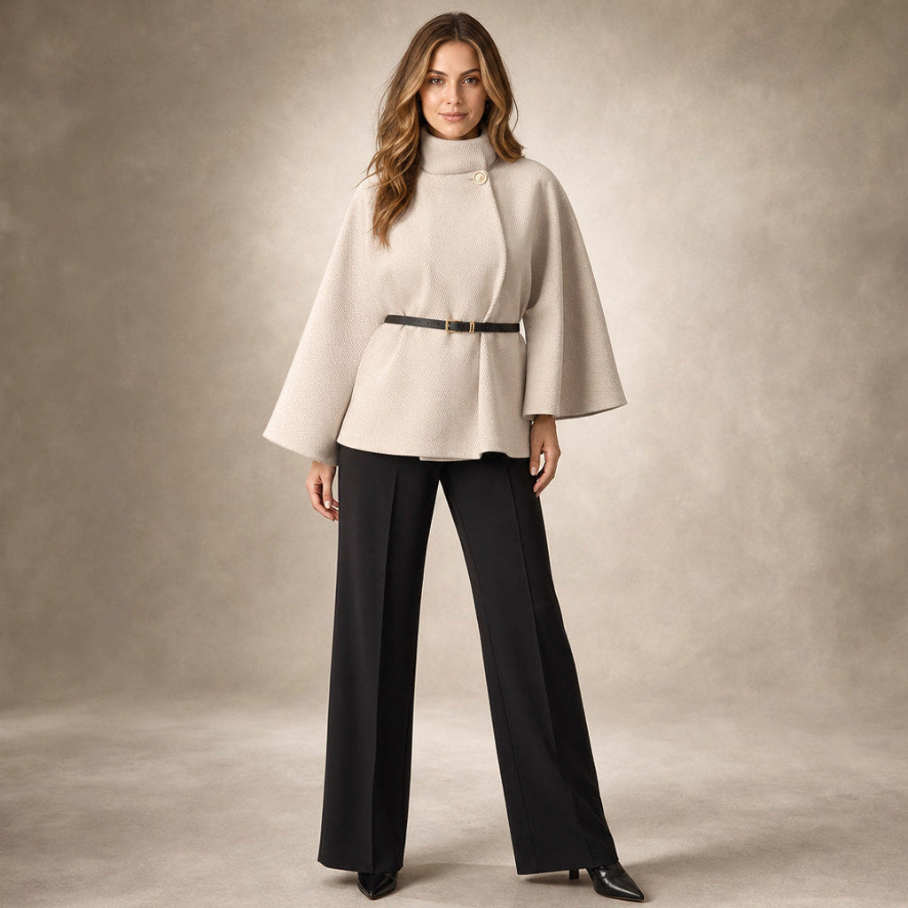 Ilsedore | Bouclé Jacke mit Schmetterlingsärmeln und Bindegürtel Aprikose – Gesamtlook
