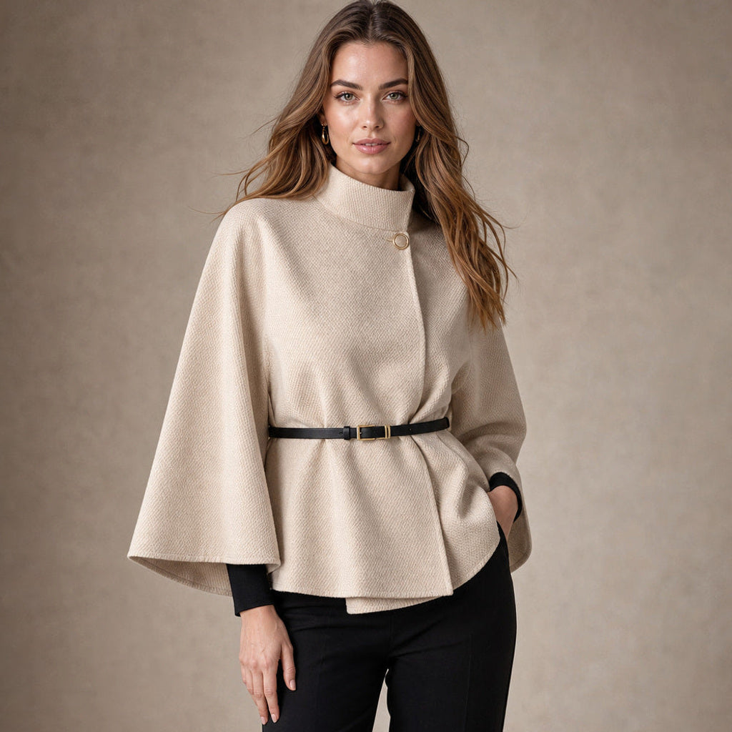 Ilsedore | Bouclé Jacke mit Schmetterlingsärmeln und Bindegürtel in Aprikose – Premium Editorial