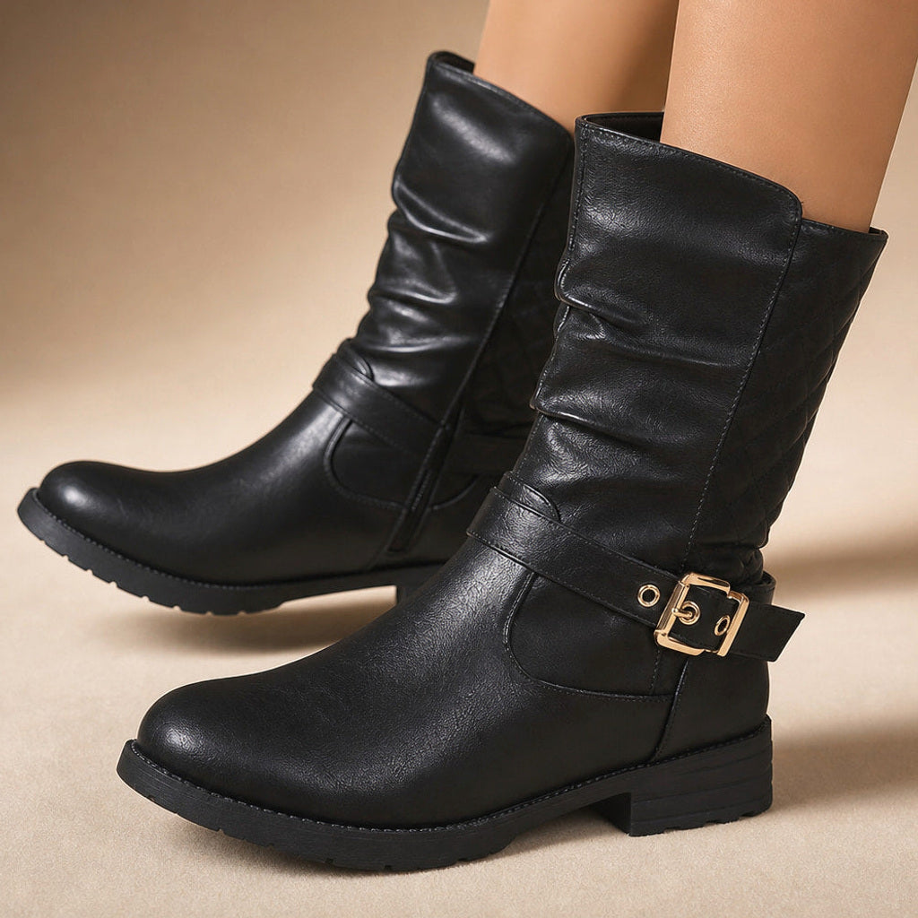 Imhild | Chelsea Boots Schwarz mit Schnalle – Stoff- und Detailaufnahme