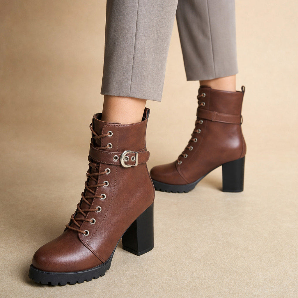 Ingebert | Schnürstiefel mit Blockabsatz und Schnallenriemen in Braun – Premium Editorial
