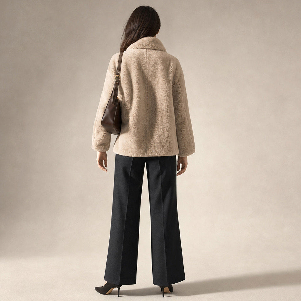 Inkeri | Bouclé-Jacke mit durchgehendem Reißverschluss Beige – Gesamtlook