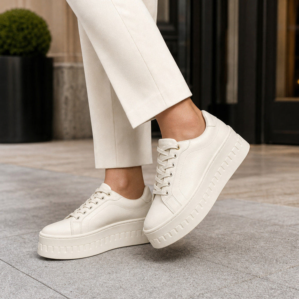 Irmela | Plateau-Sneaker mit Rillensohle Creme – Gesamtlook