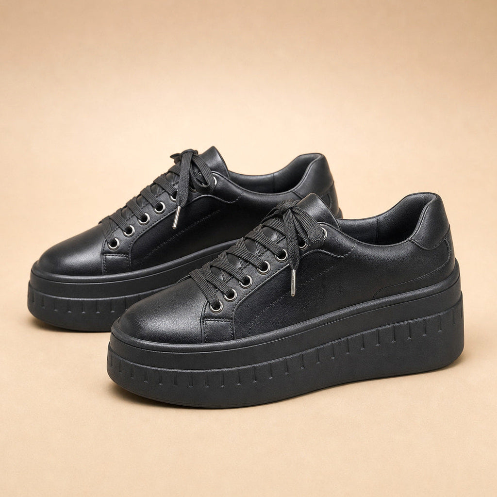 Irmela | Plateau-Sneaker mit Rillensohle in Schwarz – Premium Editorial