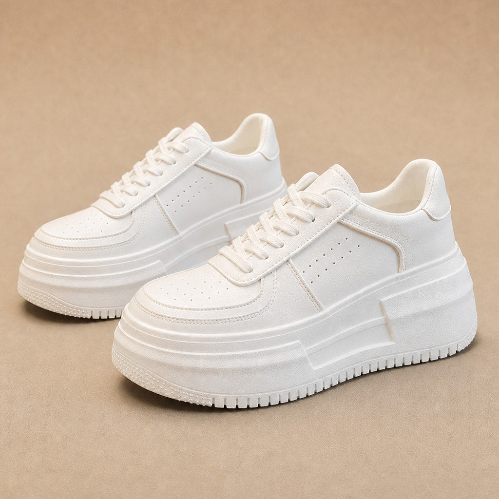 Irmela | Plateau-Sneaker mit Rillensohle in Weiß – Premium Editorial