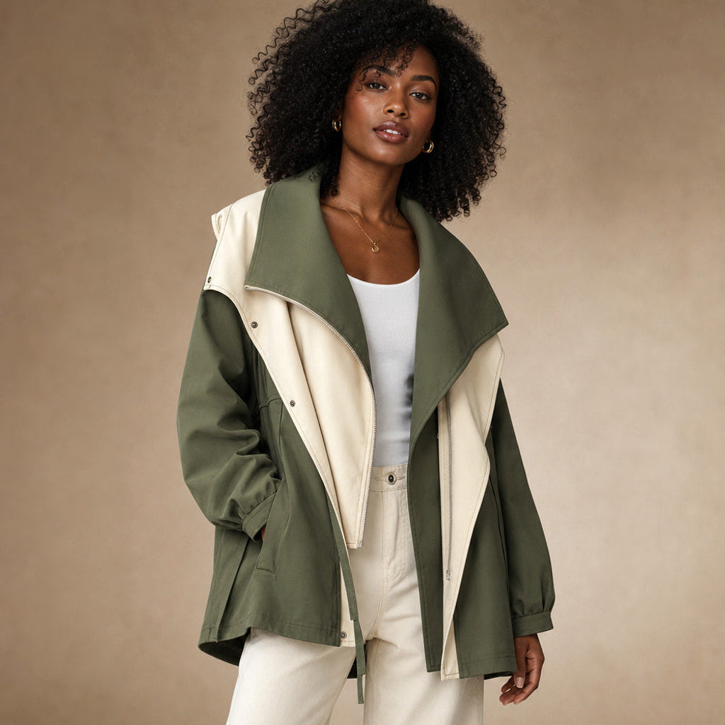 Irmhild | Boucléjacke mit Sturmkragen und asymmetrischem Verschluss Mintgrün – Seitenansicht
