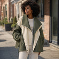 Irmhild | Boucléjacke mit Sturmkragen und asymmetrischem Verschluss Mintgrün – Gestyltes Editorial-Foto
