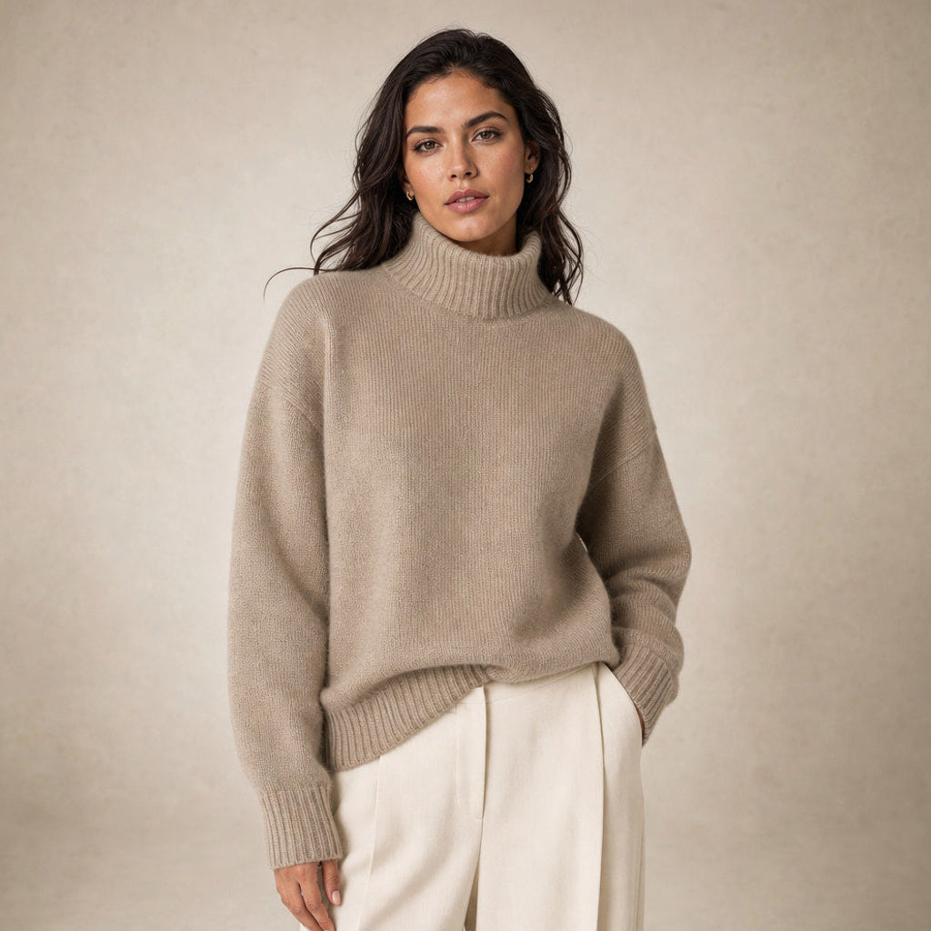 Itta | Rollkragenpullover mit hohem Stehkragen in Khaki – Premium Editorial