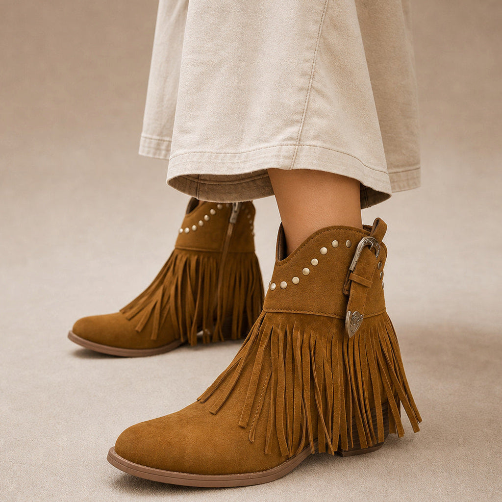 Iwi | Westernstiefel mit Fransen und weitem Schaft in Hellbraun – Premium Editorial