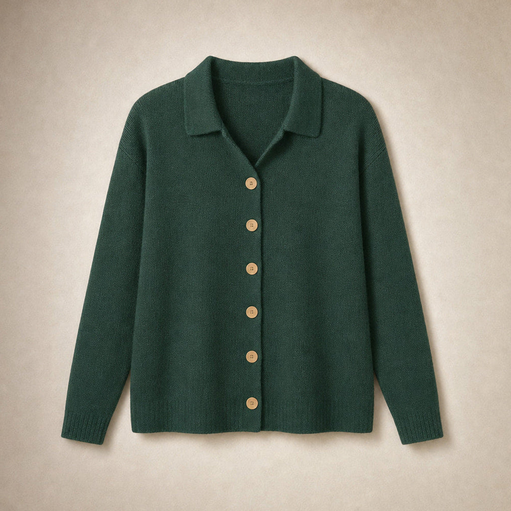 Jakobine | Strickjacke mit Reverskragen und Knopfleiste Dunkelgrün – Produktfoto
