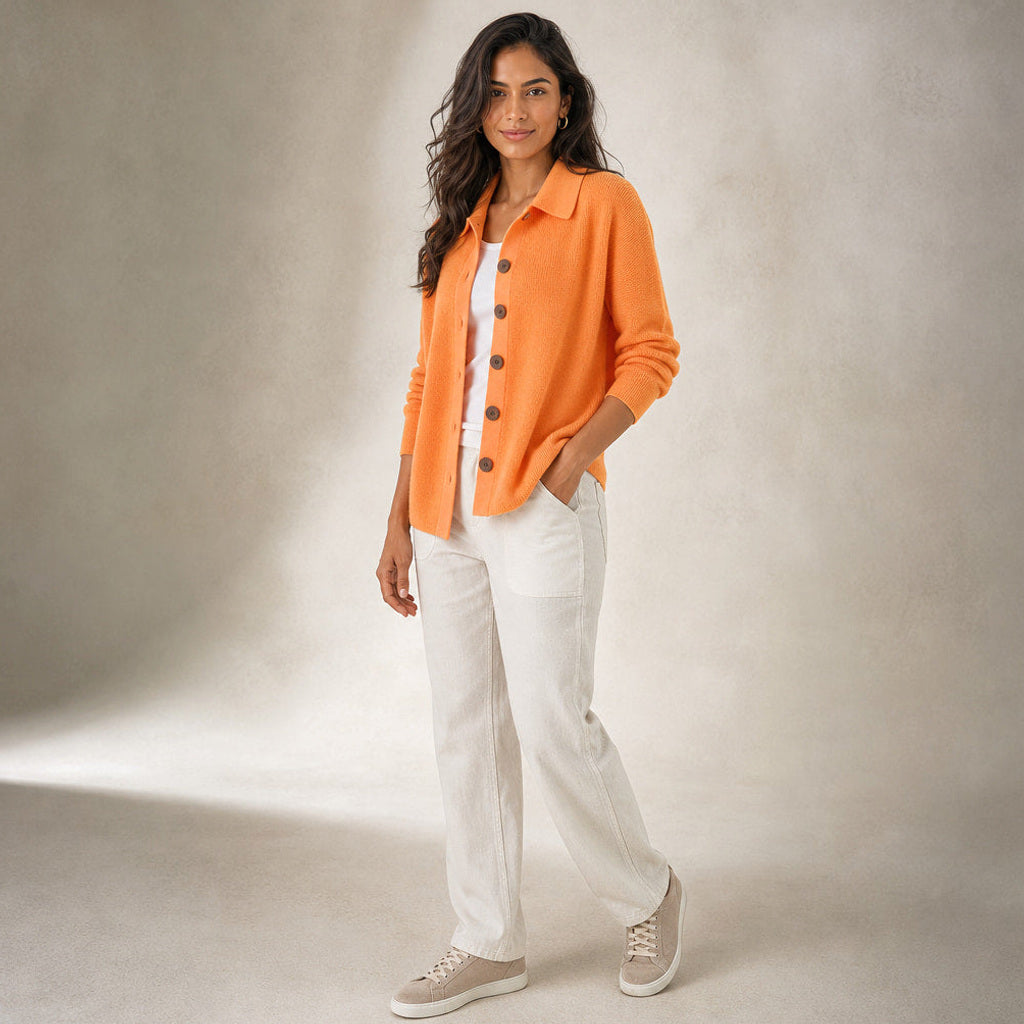 Jakobine | Strickjacke mit Reverskragen und Knopfleiste Orange – Seitenansicht