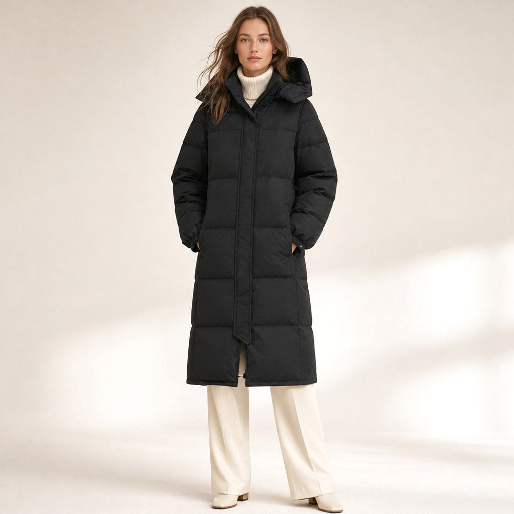 Johannette | Lange Steppjacke mit abnehmbarer Kapuze Schwarz – Gesamtlook