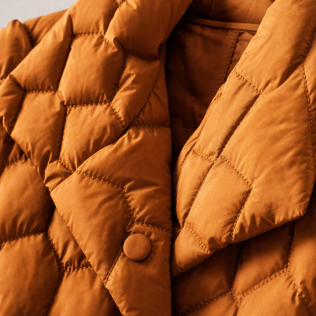 Josepha | Steppmantel mit Gürtel und Mittellänge Bernstein / Orange – Stoff- und Detailaufnahme