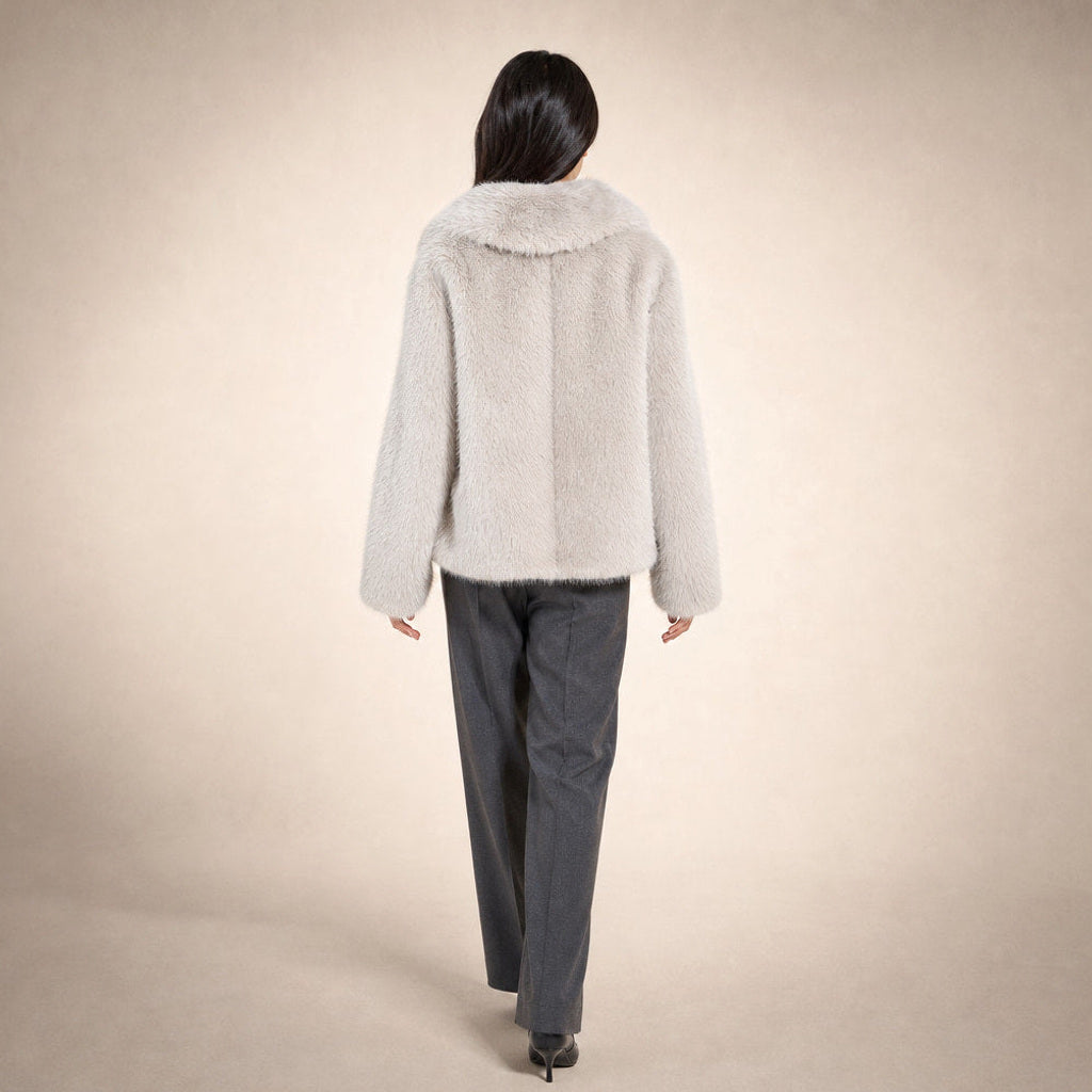 Josette | Bouclé Jacke mit Webpelzkragen Vanilla – Gesamtlook