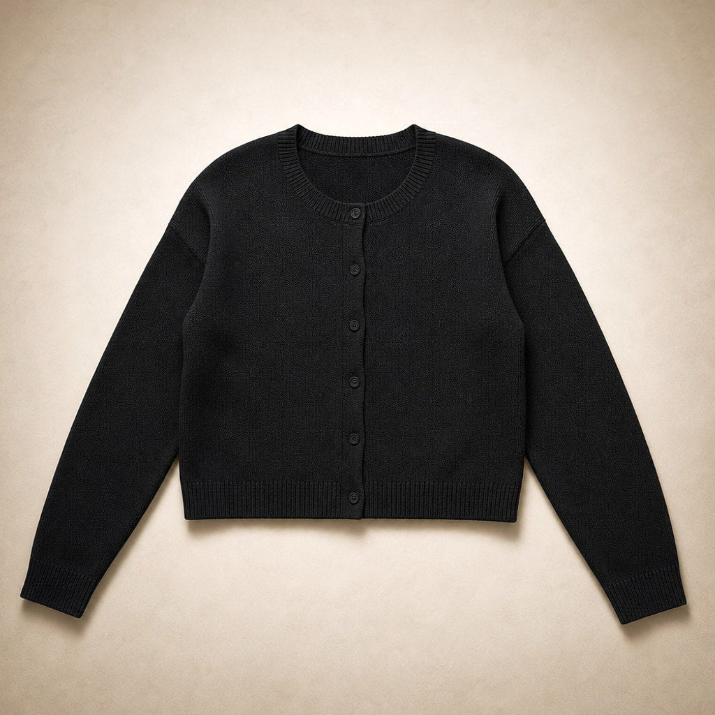 Karoline | Strickjacke mit Rundhals und Knopfleiste Schwarz – Produktfoto
