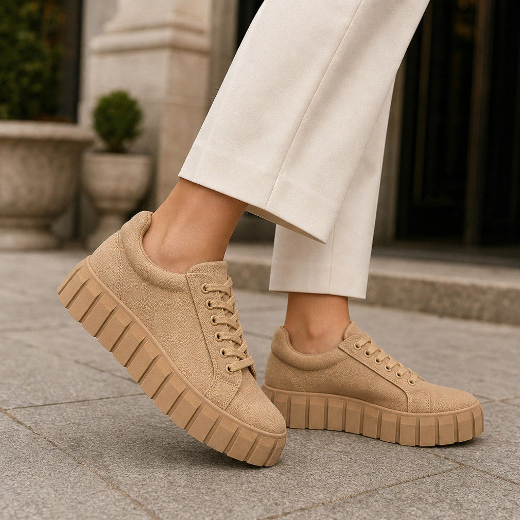 Kornelide | Plateau-Sneaker aus Canvas mit Schnürung Khaki – Gesamtlook