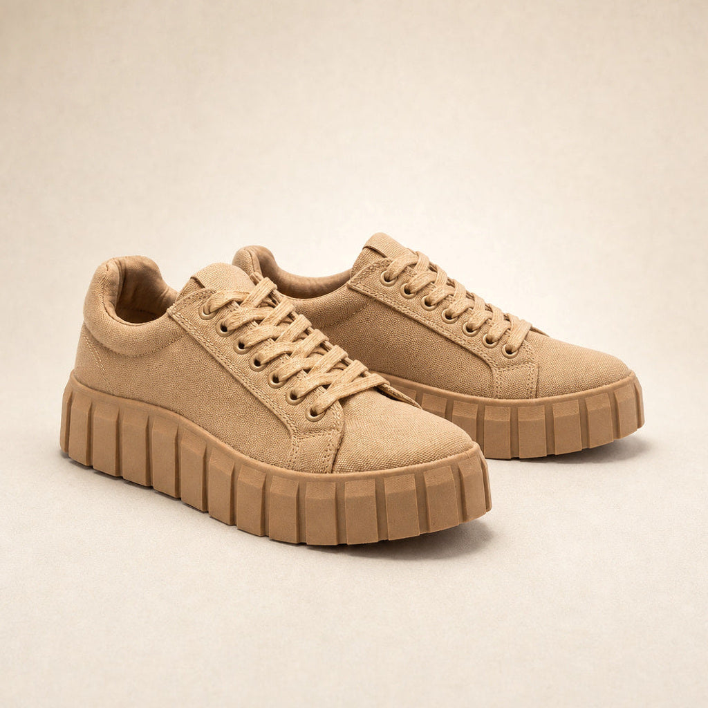 Kornelide | Plateau-Sneaker aus Canvas mit Schnürung in Khaki – Premium Editorial