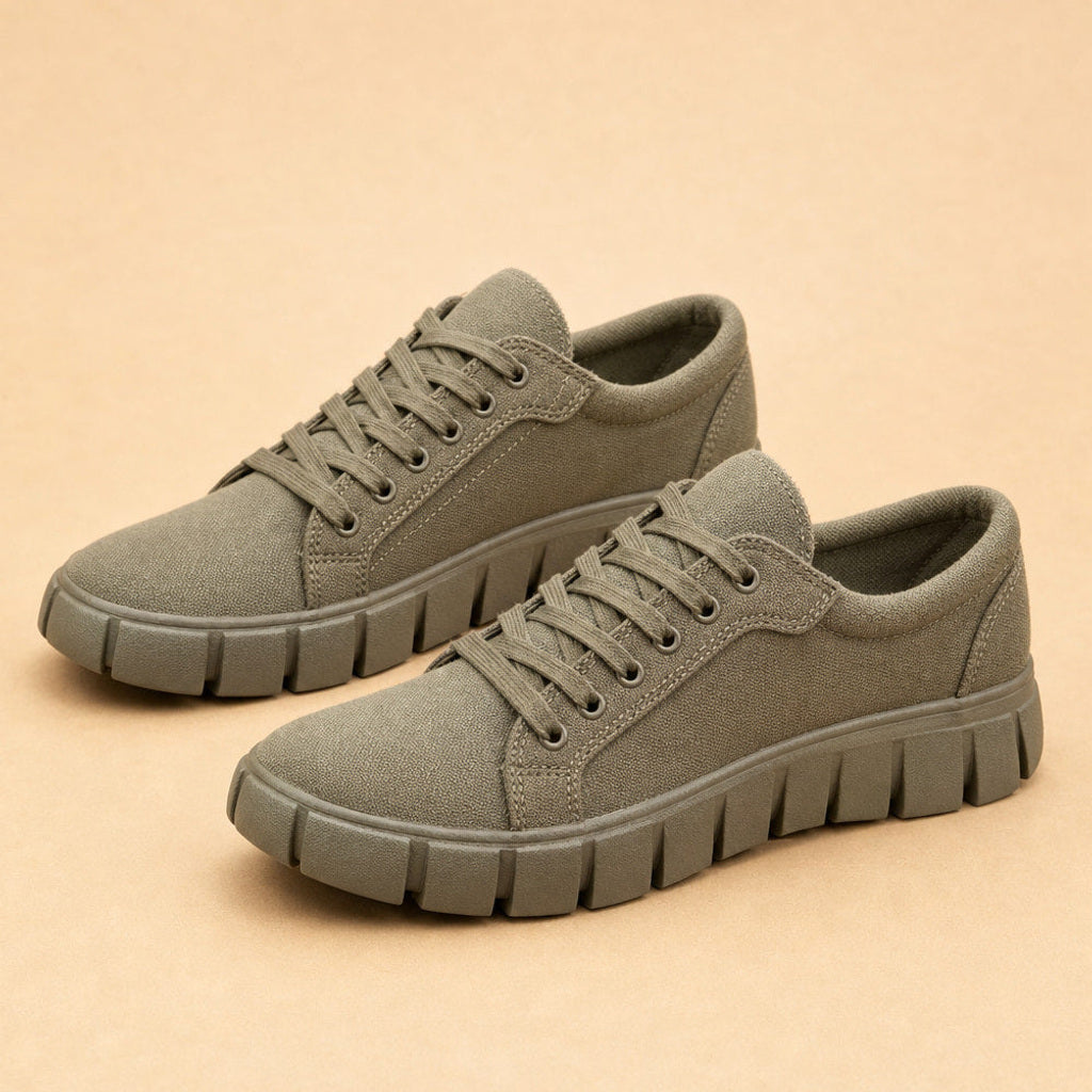 Kornelide | Plateau-Sneaker aus Canvas mit Schnürung in Oliv / Grün – Premium Editorial