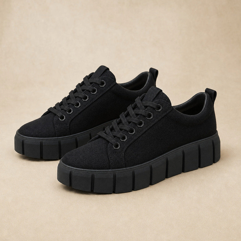 Kornelide | Plateau-Sneaker aus Canvas mit Schnürung Schwarz – Produktfoto