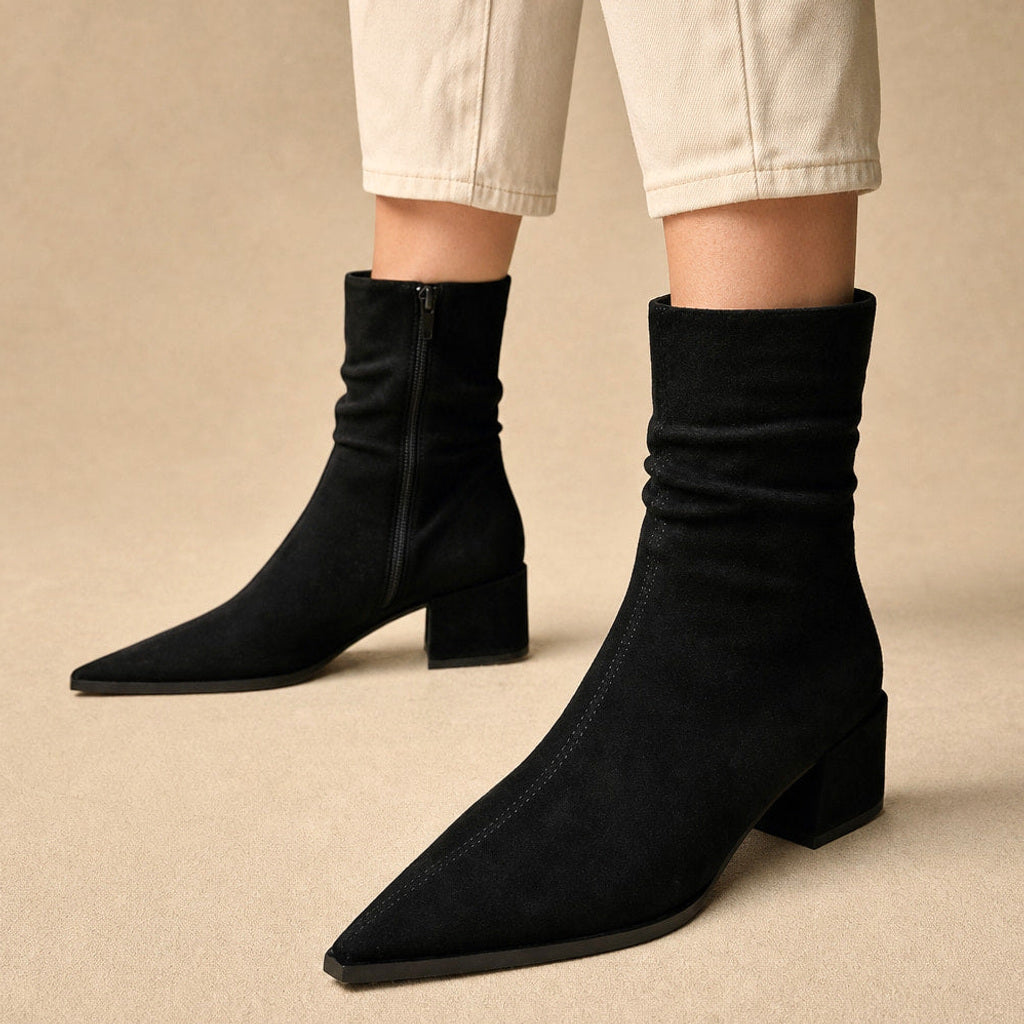 Kreszenzia | Chelsea Boots mit Blockabsatz und Mandelspitze Schwarz – Produktfoto