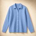 Krimhild | Lange Strickjacke mit Knopfleiste Blau – Produktfoto