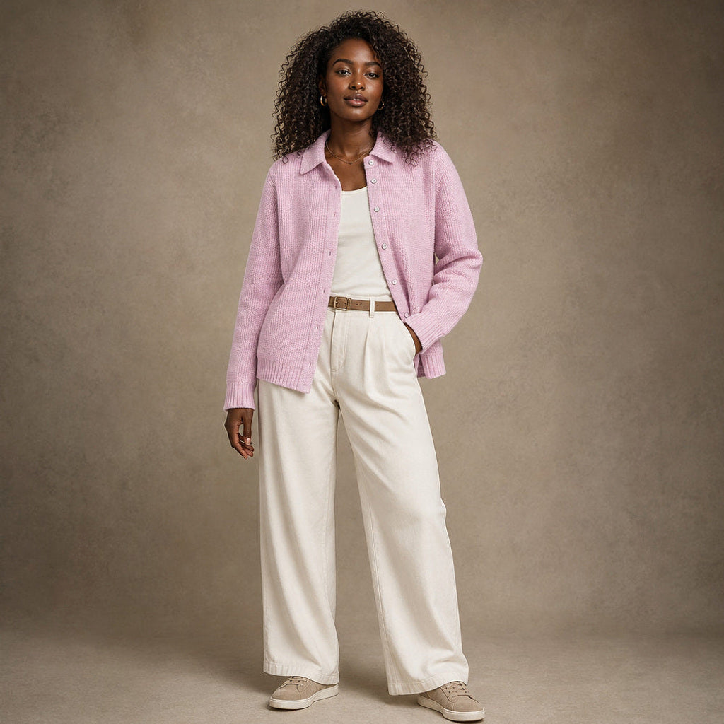 Krimhild | Lange Strickjacke mit Knopfleiste in Pink – Premium Editorial