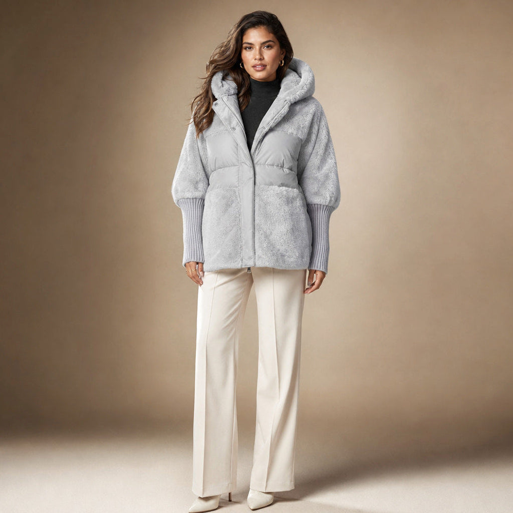 Krimhilde | Steppjacke mit Kapuze und Patchwork-Steppung – Produktfoto