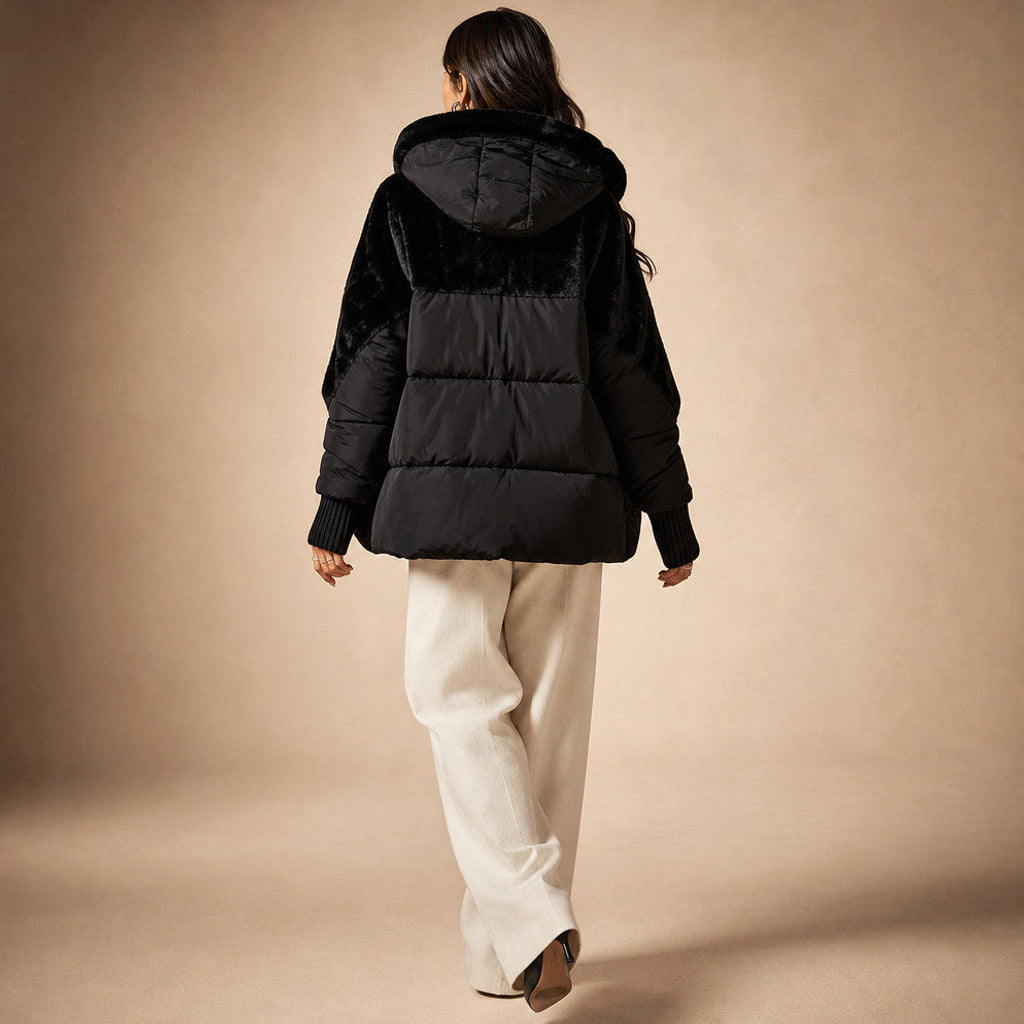 Krimhilde | Steppjacke mit Kapuze und Patchwork-Steppung Schwarz – Gesamtlook