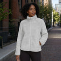 Lebrecht | Teddyfleece-Jacke mit Stehkragen – Gestyltes Editorial-Foto