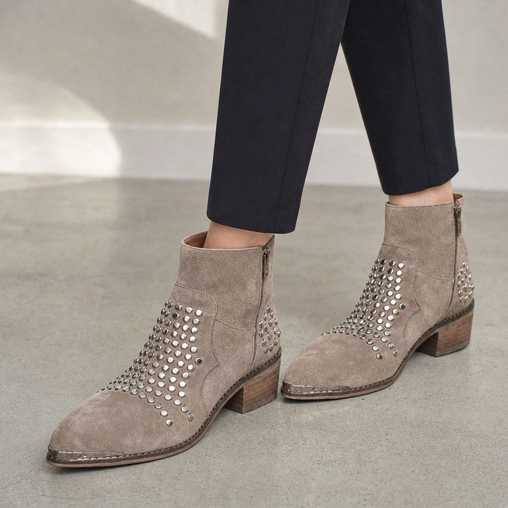 Lenchen | Stiefel mit Nieten und Blockabsatz – Produktfoto
