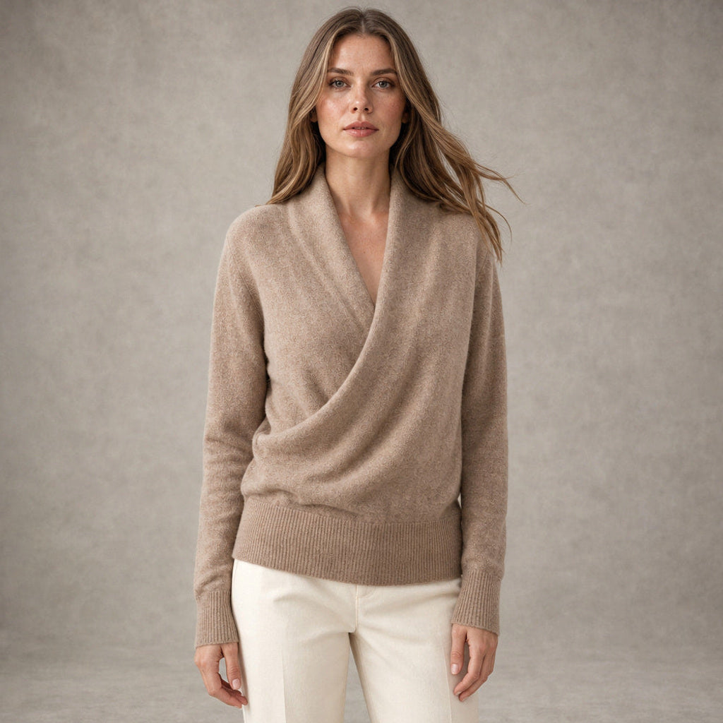 Lieschen | Wickelpullover aus Wollmischung mit langer Form in Beige – Premium Editorial