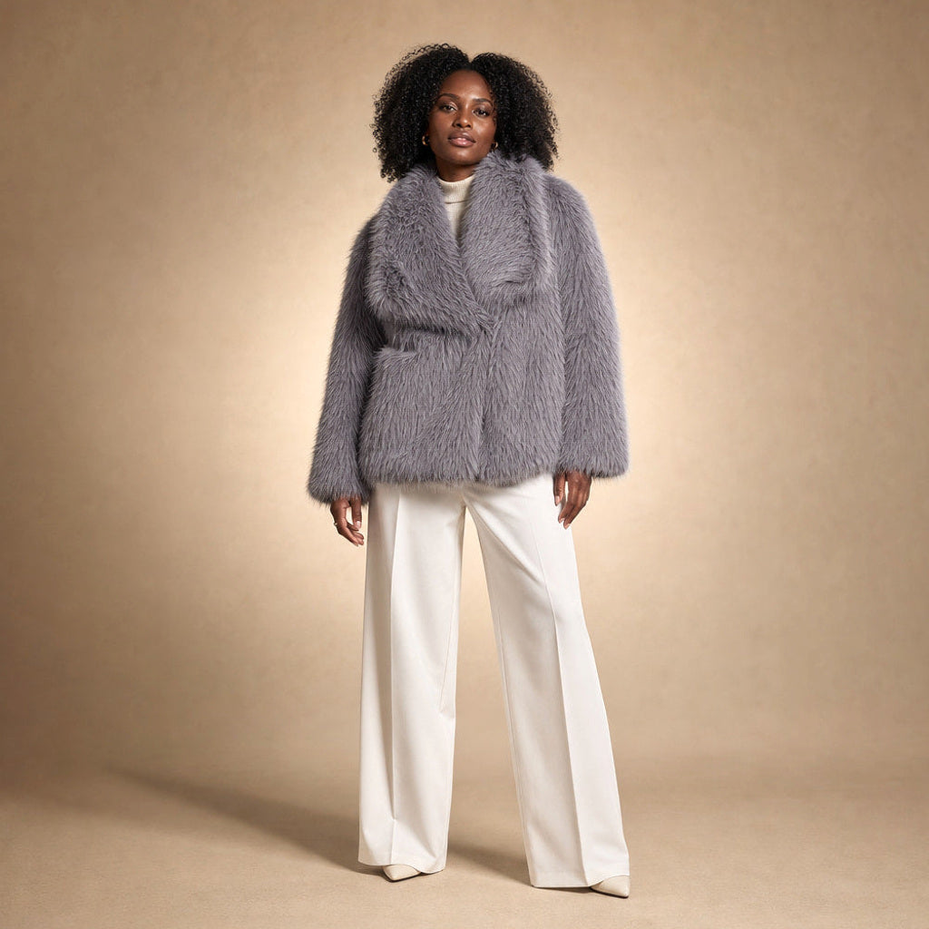 Liestraud | Kunstfelljacke mit XL-Revers – Premium Editorial