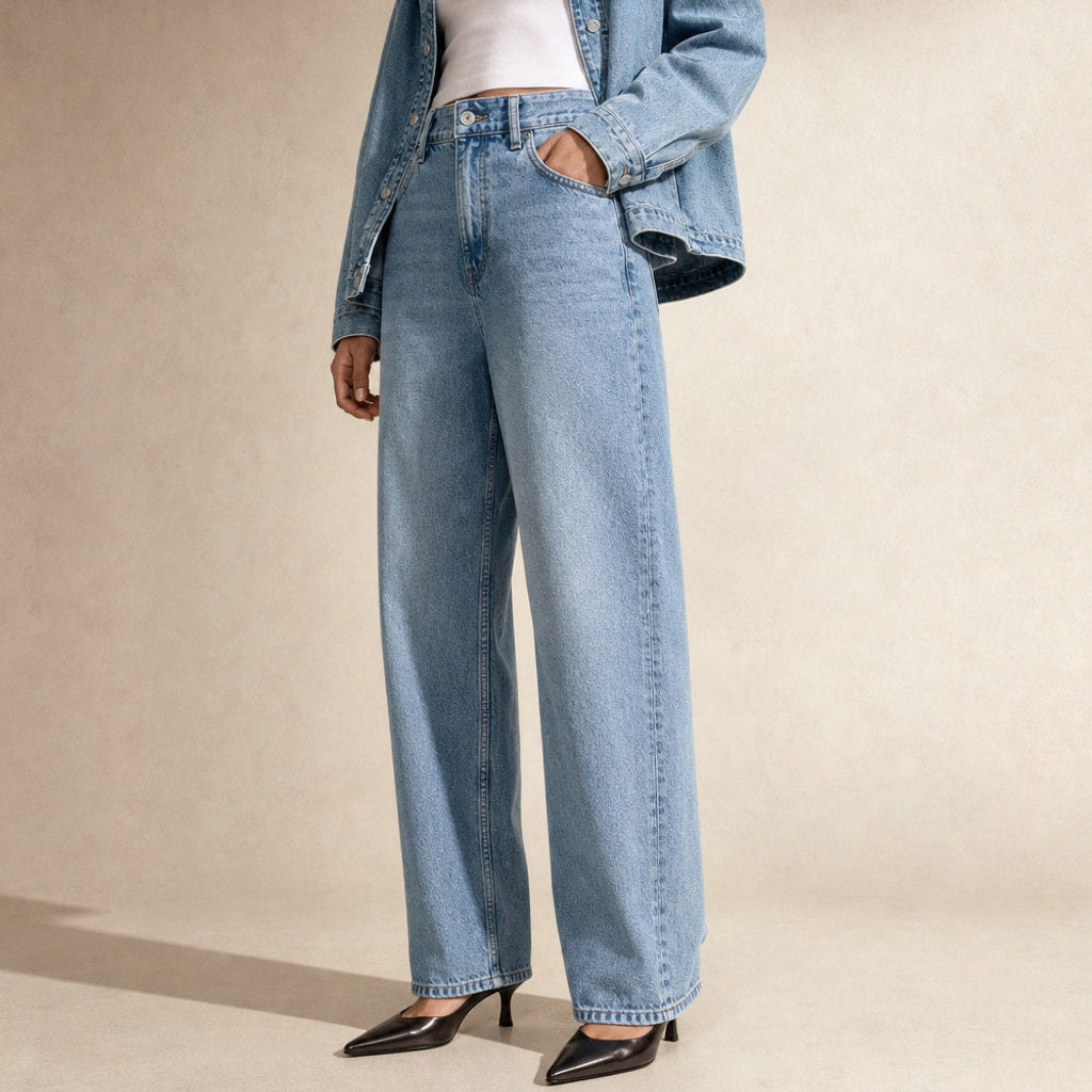 Lioba | Jeansjacke mit Knopfleiste und geradem Schnitt Himmelblau – Seitenansicht