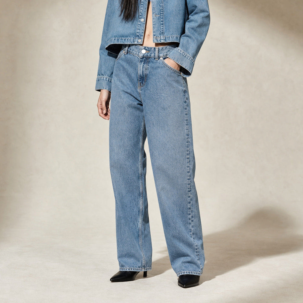 Lioba | Jeansjacke mit Knopfleiste und geradem Schnitt Himmelblau – Produktfoto