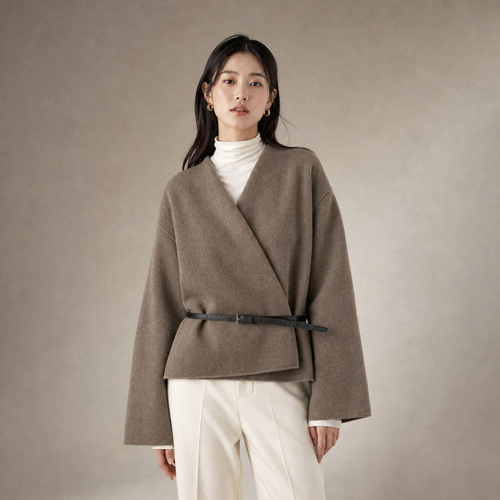 Liutgard | Wickelpullover mit Gürtel Khaki in Khaki – Premium Editorial