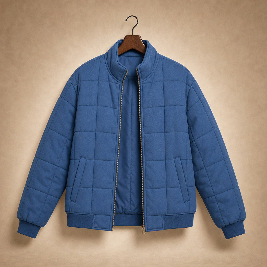 Lotte | Steppjacke mit schmalen Steppkanälen und lockerer Passform Blau – Produktfoto