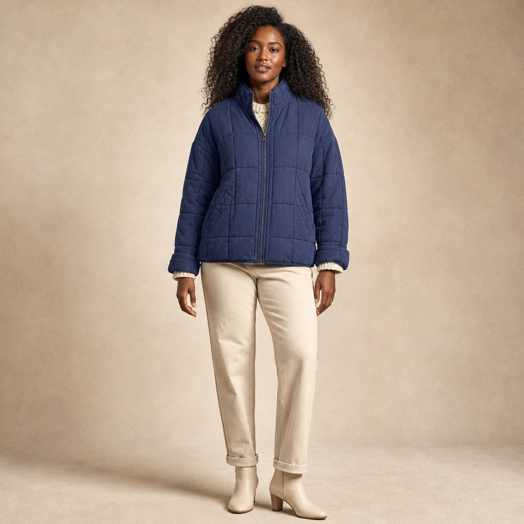 Lotte | Steppjacke mit schmalen Steppkanälen und lockerer Passform in Marineblau / Blau – Premium Editorial