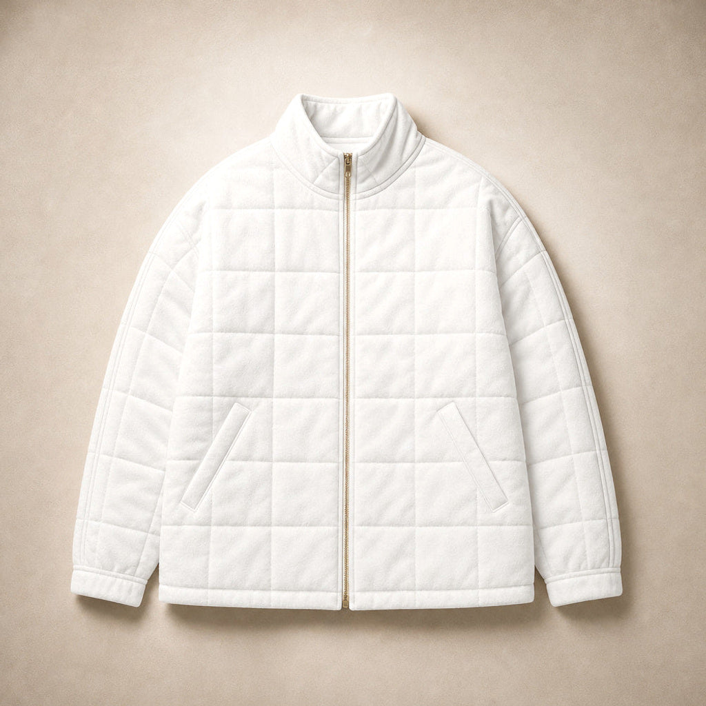 Lotte | Steppjacke mit schmalen Steppkanälen und lockerer Passform Weiß – Flatlay-Produktfoto