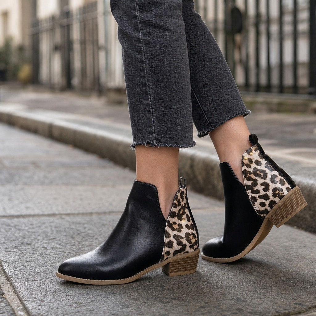 Ludwinde | Chelsea Boots Schwarz mit Leopardenpanel Schwarz – Gestyltes Editorial-Foto