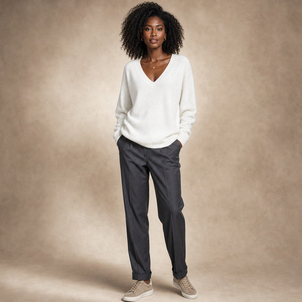 Luise | Feinstrick-Pullover mit V-Ausschnitt Weiß – Gesamtlook