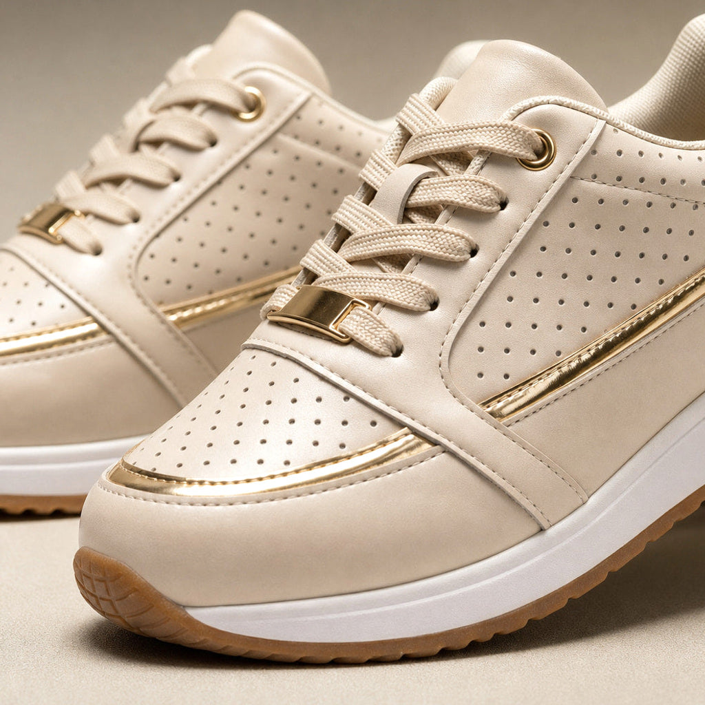 Luiska | Low-Top Sneaker mit Perforation und Plateausohle Beige – Stoff- und Detailaufnahme