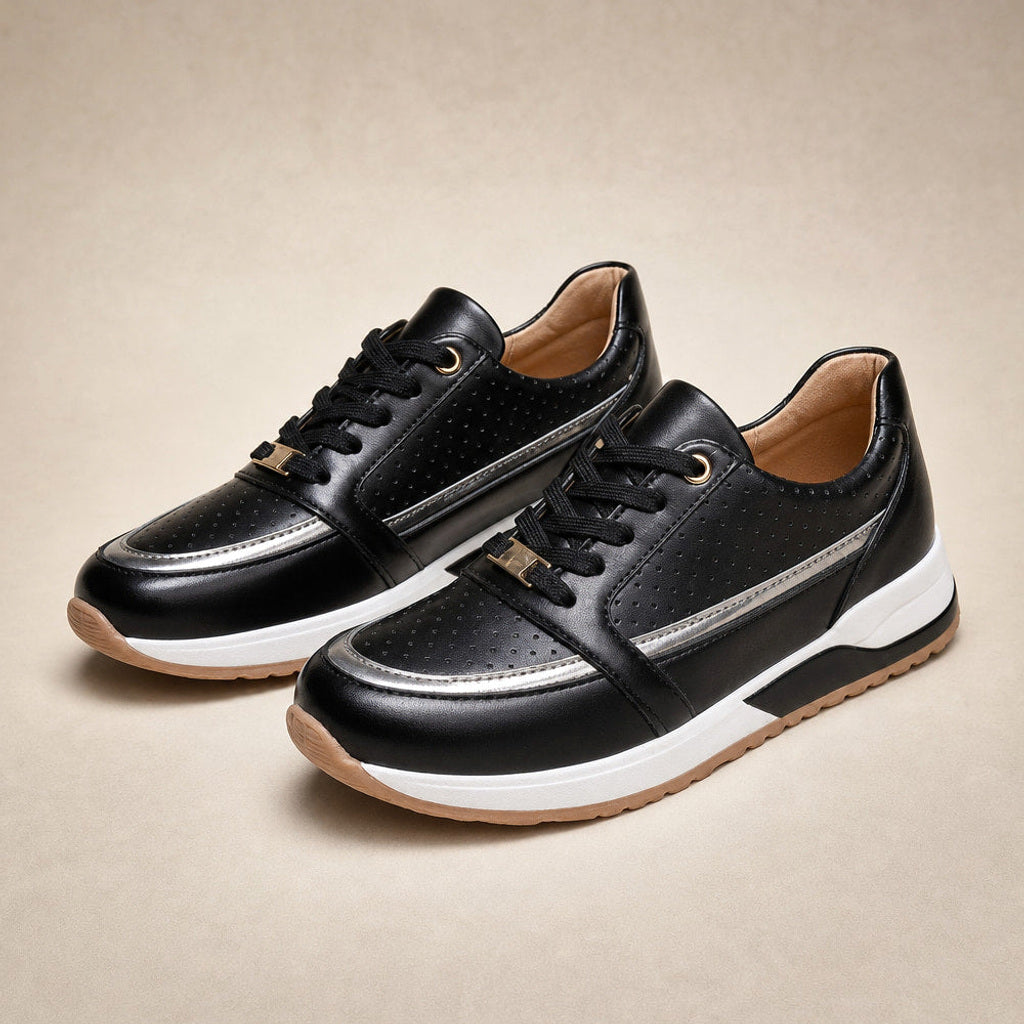 Luiska | Low-Top Sneaker mit Perforation und Plateausohle Schwarz – Produktfoto