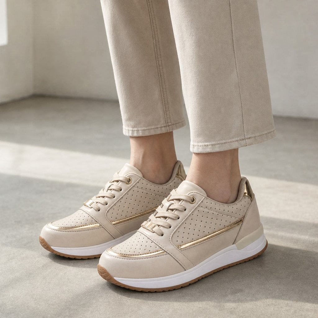 Luiska | Low-Top Sneaker mit Perforation und Plateausohle – Produktfoto