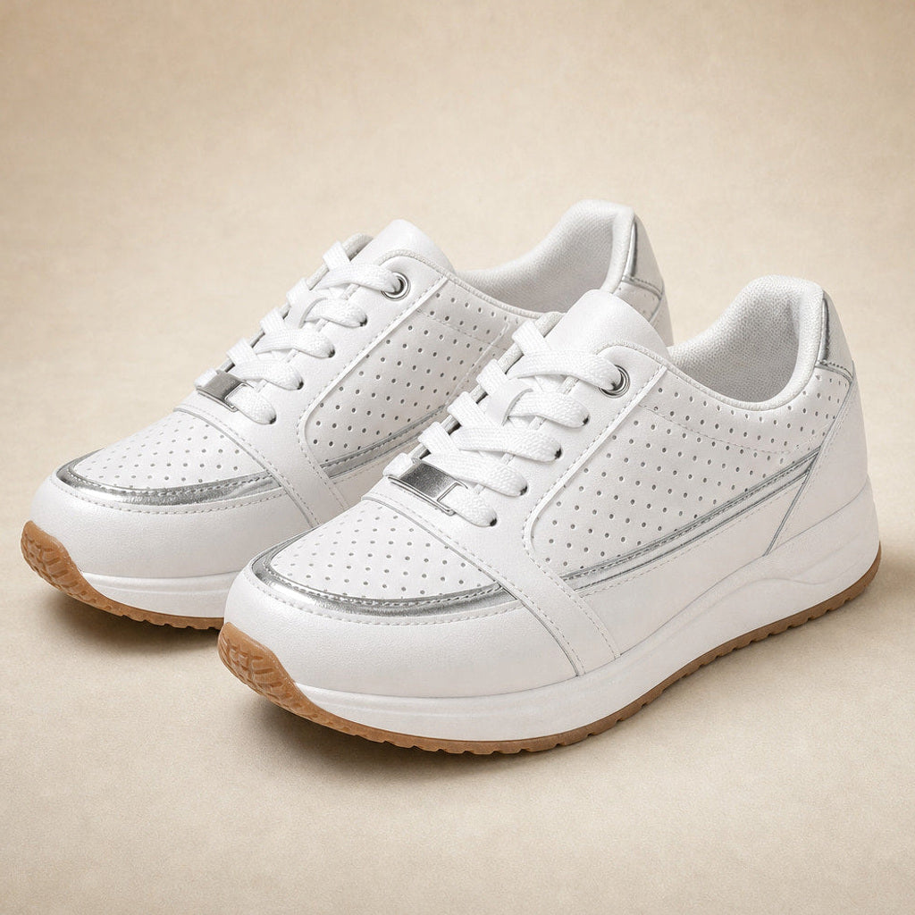 Luiska | Low-Top Sneaker mit Perforation und Plateausohle in Weiß – Premium Editorial