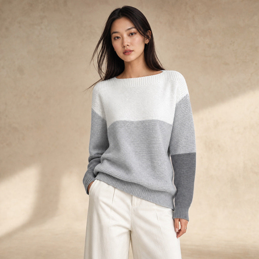Luitgarde | Color-Block Pullover mit Rollkragen in Hellgrau – Premium Editorial