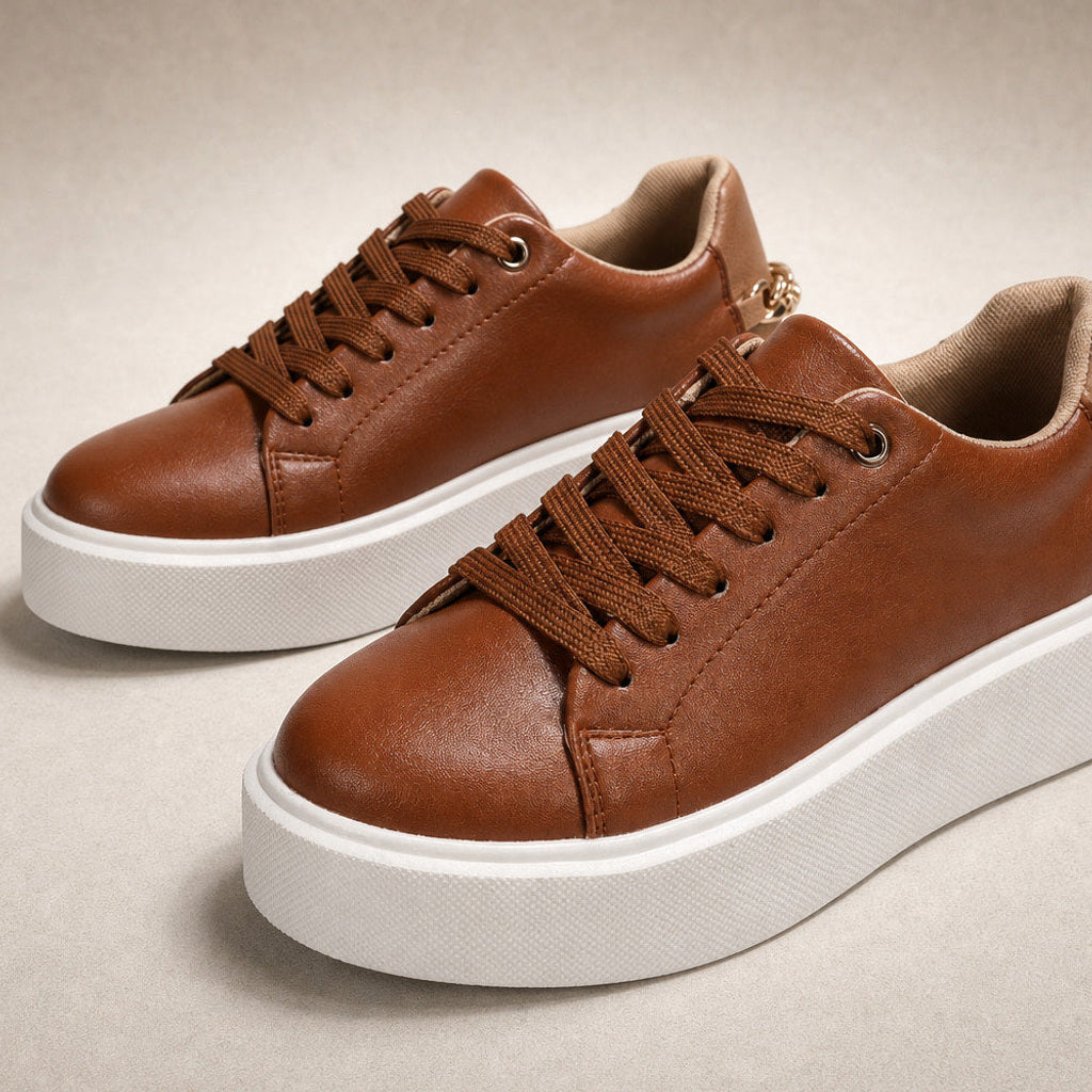 Lungunde | Plateau Sneaker mit Zierkette an der Ferse Braun – Stoff- und Detailaufnahme