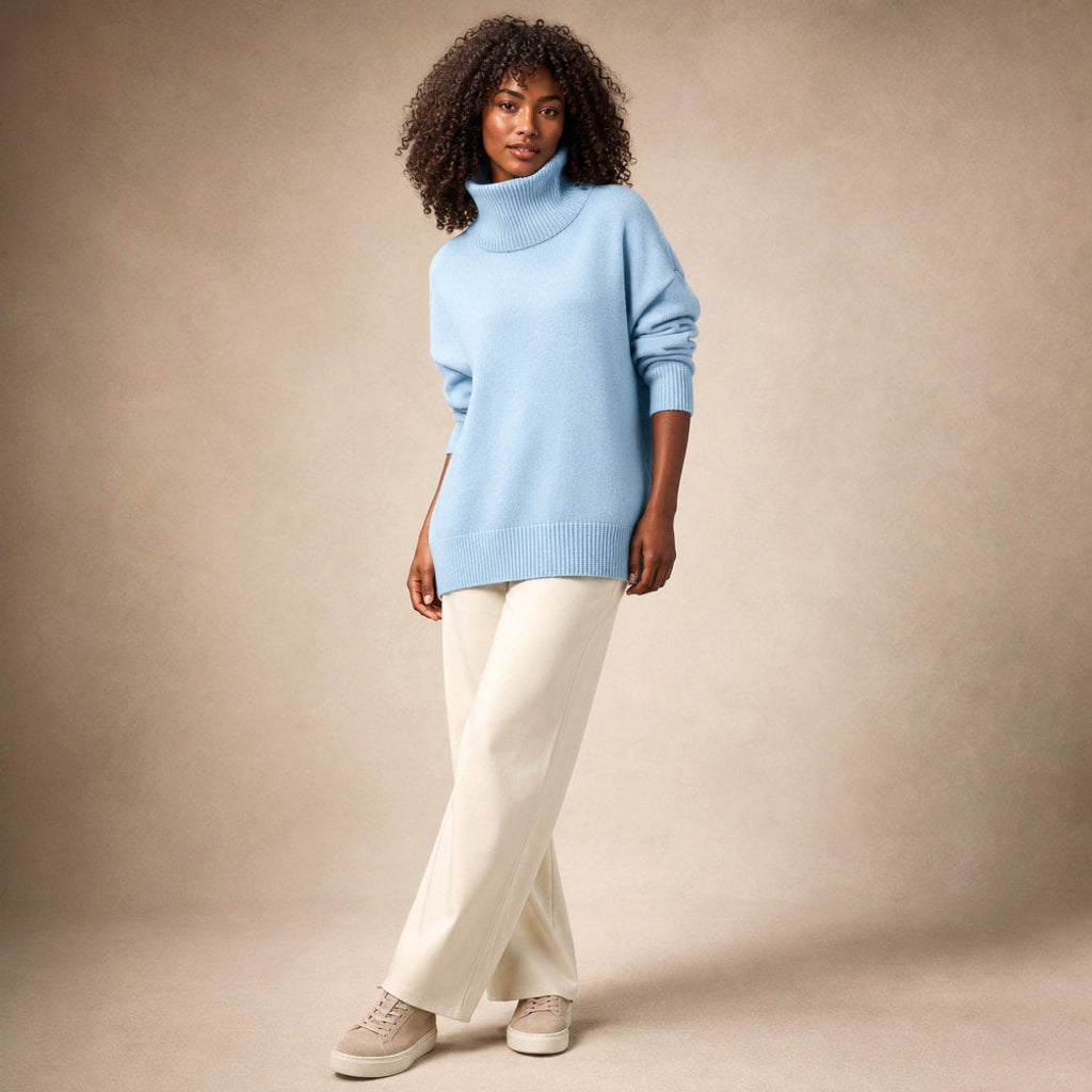 Machtilde | Rollkragenpullover Oversized mit Rippstrick Hellblau – Seitenansicht
