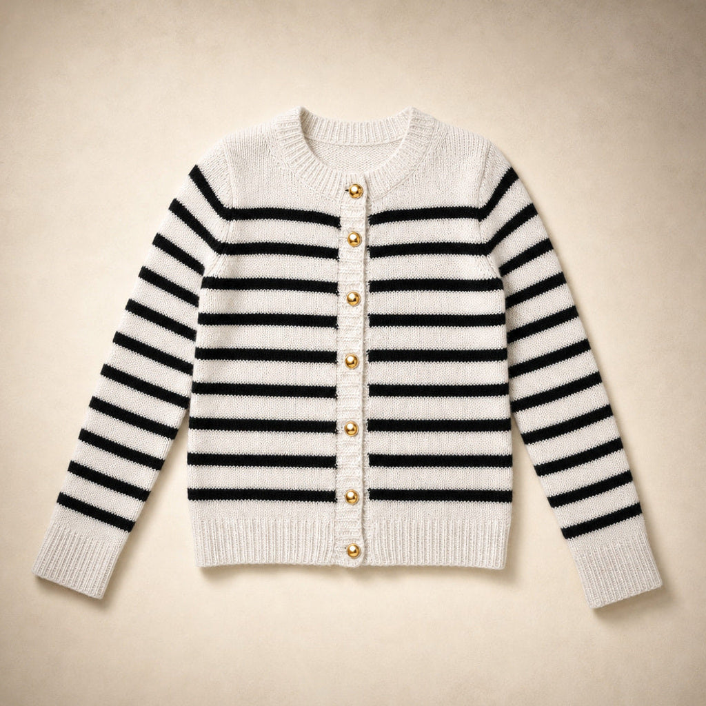 Magdalene | Strickjacke mit Streifen und Knopfleiste Weiß – Produktfoto