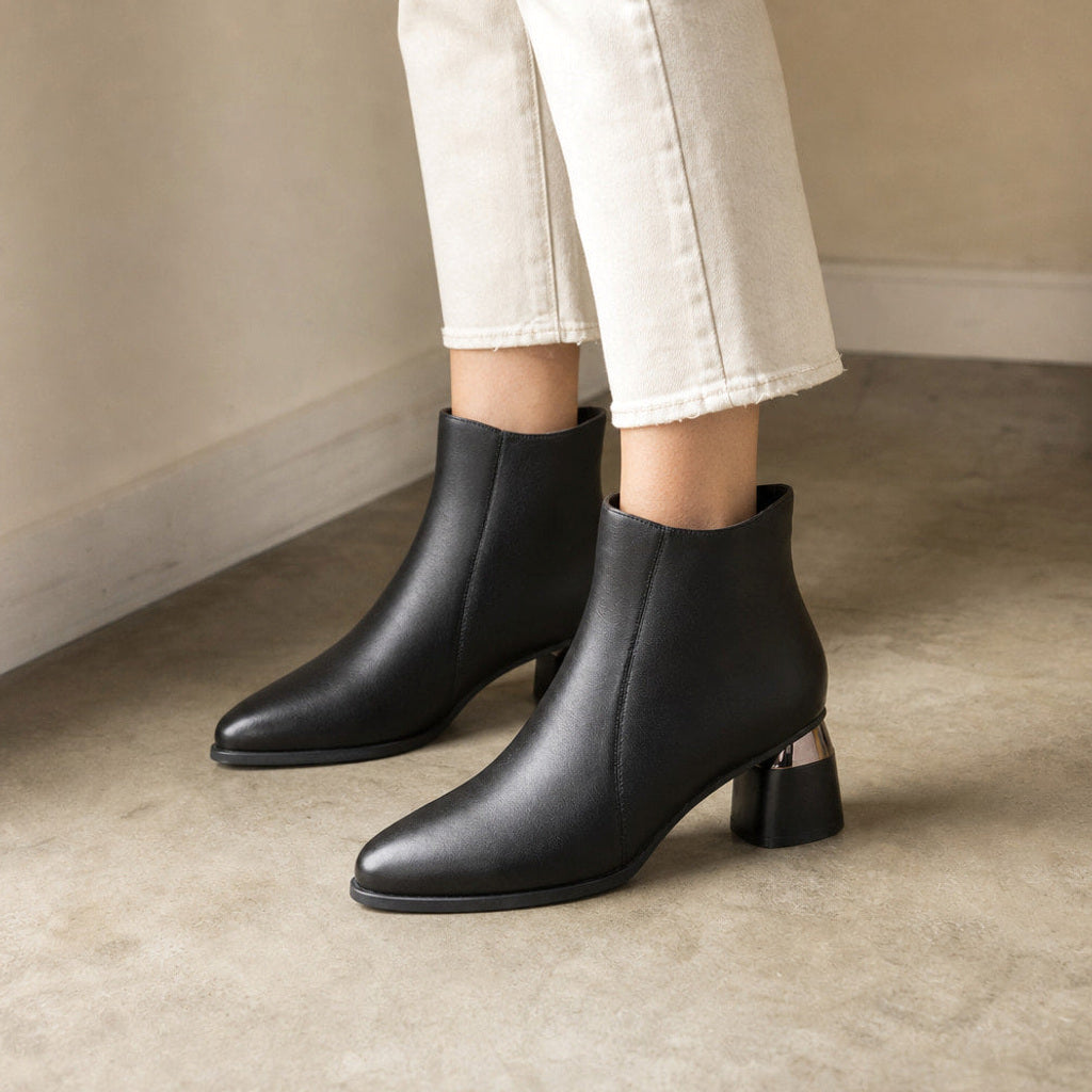 Merle | Chelsea Boots mit gepolstertem Fußbett – Gestyltes Editorial-Foto