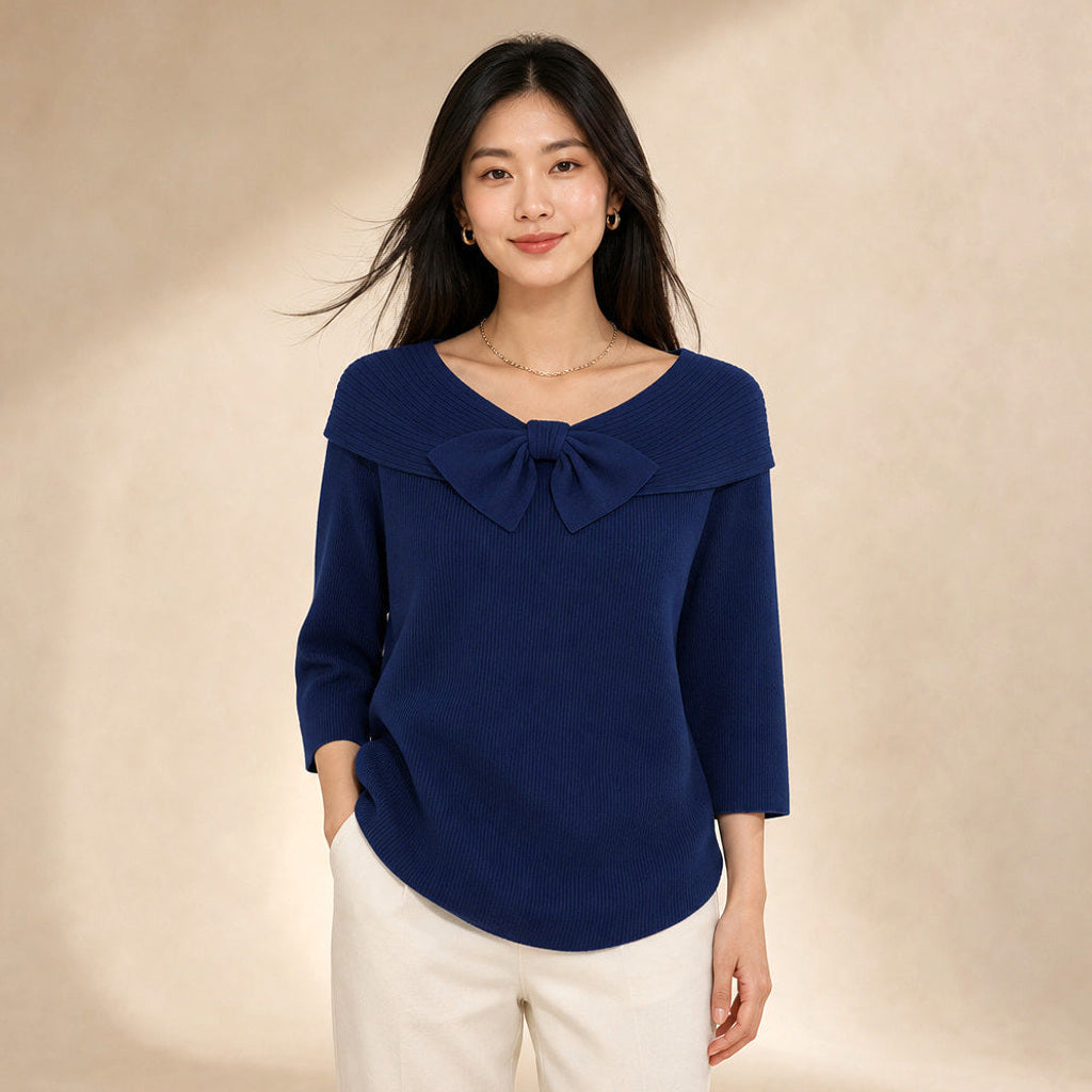 Meta | Strickpullover mit Schleife am Ausschnitt in Marineblau / Blau – Premium Editorial