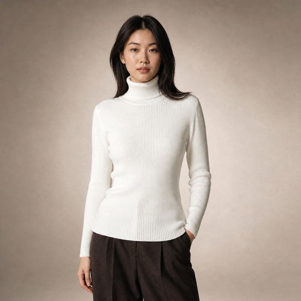 Metta | Rollkragenpullover aus Feinrippstrick in Weiß – Premium Editorial
